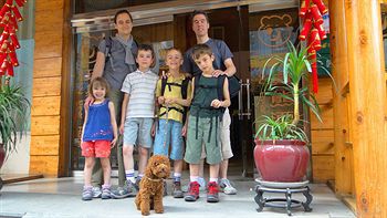 Mount Emei Teddy Bear Hotel玩具熊酒店 Hostel
